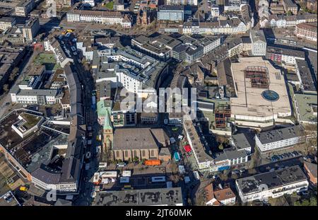 Vista aerea, vista del centro città e chiesa cattolica di San Criakus nella città vecchia, Bottrop, Ruhr zona, Nord Reno-Westfalia, Germania Foto Stock