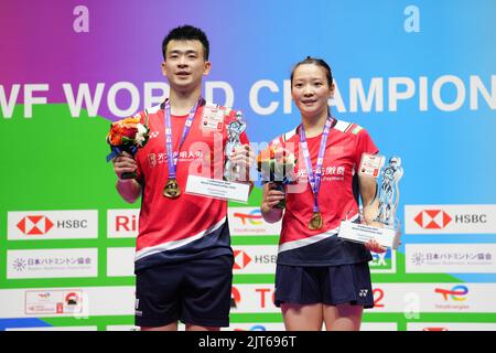 Tokyo, Giappone. 28th ago, 2022. Zheng Siwei (L)/Huang Yaqiong della Cina posa sul podio per i doppi misti ai Campionati del mondo BWF 2022 a Tokyo, Giappone, 28 agosto 2022. Credit: Zhang Xiaoyu/Xinhua/Alamy Live News Foto Stock