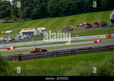 Static and Racing Images from the US USA Auto show at Oulton Park Raceway Cheshire including the Dukes of Hazard and Days of Thunder Foto Stock