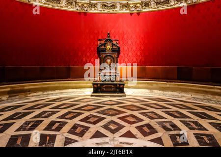 Siviglia, Spagna - 24 agosto 2022 all'interno della cattedrale di Siviglia, la cattedrale di San Metropolita e Patriarcale è la più grande cattedrale gotica del mondo Foto Stock