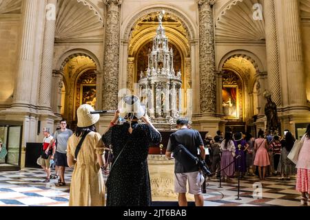 Siviglia, Spagna - 24 agosto 2022 all'interno della cattedrale di Siviglia, la cattedrale di San Metropolita e Patriarcale è la più grande cattedrale gotica del mondo Foto Stock