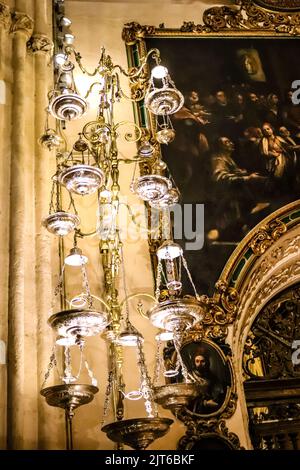 Siviglia, Spagna - 24 agosto 2022 all'interno della cattedrale di Siviglia, la cattedrale di San Metropolita e Patriarcale è la più grande cattedrale gotica del mondo Foto Stock