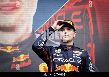 Spa, Belgio. 28th ago, 2022. SPA - Max Verstappen celebra la sua vittoria dopo il Gran Premio del Belgio F1 sul circuito di Spa-Francorchamps il 29 agosto 2022 a SPA, Belgio. REMKO DE WAAL Credit: ANP/Alamy Live News Foto Stock