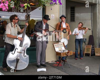 Seattle USA - Luglio 20 2008; Buskers nella città di Seattle che si esibisce per guadagnare. Foto Stock