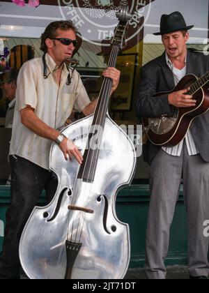 Seattle USA - Luglio 20 2008; Buskers nella città di Seattle che si esibisce per guadagnare. Foto Stock