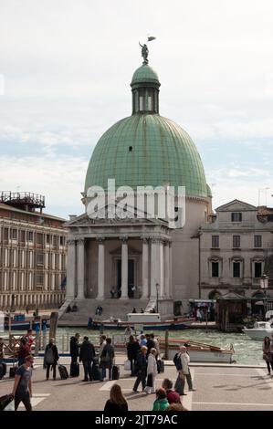 Chiesa di San Simeone piccolo, Venezia, Italia - vista dalla Stazione Santa Lucia di Venezia. Foto Stock