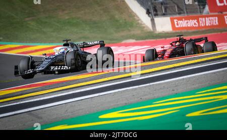 Spa, Belgio. 28th ago, 2022. Il pilota francese Pierre Gasly della Scuderia AlphaTauri e il pilota monegasco Charles Leclerc della Scuderia Ferrari hanno ritratto in azione durante il Gran Premio del Belgio F1, a Spa-Francorchamps, domenica 28 agosto 2022. Il Gran Premio di Formula uno di Spa-Francorchamps si svolge questo fine settimana, dal 26th al 28th agosto. BELGA PHOTO VIRGINIE LEFOUR Credit: Agenzia Notizie Belga/Alamy Live News Foto Stock