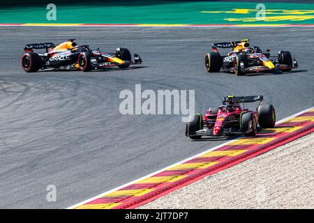 Spa, Belgio. 28th ago, 2022. Oracle Red Bull Racing pilota olandese Max Verstappen, Oracle Red Bull Racing pilota messicano Sergio Perez e pilota spagnolo della Scuderia Ferrari Carlos Sainz Jr. Lottano per la posizione durante il Gran Premio del Belgio F1, a Spa-Francorchamps, domenica 28 agosto 2022. Il Gran Premio di Formula uno di Spa-Francorchamps si svolge questo fine settimana, dal 26th al 28th agosto. BELGA FOTO JONAS ROOSENS Credit: Agenzia Notizie Belga/Alamy Live News Foto Stock