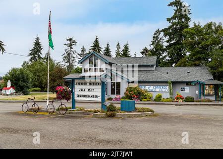 Sequim, WA USA - 07-18-2022: Camera di commercio e centro visitatori Foto Stock