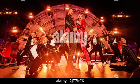 2022-08-28 22:34:42:19 AMSTERDAM - Jim Bakkum e Bettina Holwerda ritornano una volta come Danny e Sandy dal grasso musicale durante il calcio d'inizio dei premi musicali sull'Uitmarkt. Diversi musical guardano avanti alla nuova stagione durante l'evento. ANP LEVIN DEN BOER olanda fuori - belgio fuori Foto Stock