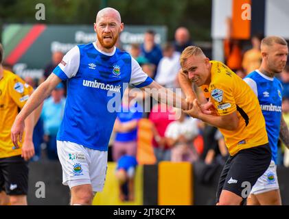 Chris Shields & Andy Mitchell - Carrick Rangers Vs Linfield, Danske Bank Premiership, Loughview Leisure Arena Carrickfergus, domenica 28th agosto 2022. Foto Stock
