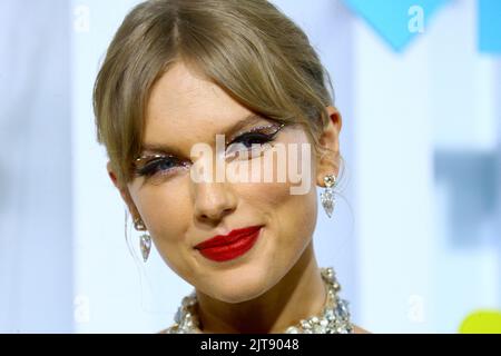 New Jersey, Stati Uniti. 28th ago, 2022. Il cantante Taylor Swift partecipa alla MTV VMA 2022 al Prudential Center di New Jersey, USA, il 28 agosto 2022. Foto di Charles Guerin/ABACAPRESS.COM Credit: Abaca Press/Alamy Live News Foto Stock