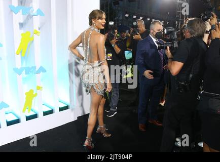 New Jersey, Stati Uniti. 28th ago, 2022. Il cantante Taylor Swift partecipa alla MTV VMA 2022 al Prudential Center di New Jersey, USA, il 28 agosto 2022. Foto di Charles Guerin/ABACAPRESS.COM Credit: Abaca Press/Alamy Live News Foto Stock