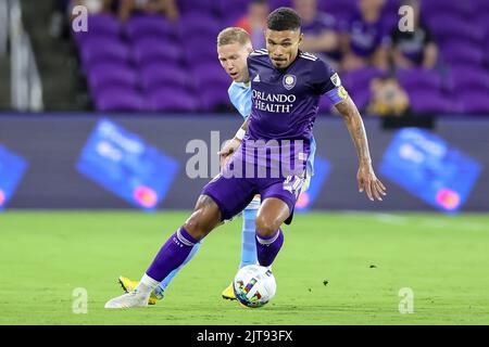 Orlando, Stati Uniti. 28th ago, 2022. 28 agosto 2022: Il centrocampista di Orlando City JÃšNIOR URSO (11) compete per la palla durante l'incontro Orlando City Soccer vs New York City FC all'Exploria Stadium di Orlando, Florida, il 28 agosto 2022. (Credit Image: © Cory Knowlton/ZUMA Press Wire) Credit: ZUMA Press, Inc./Alamy Live News Foto Stock