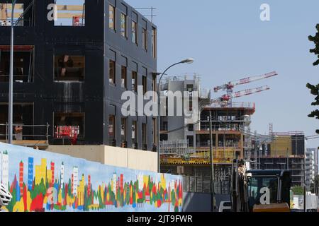 Saint Denis, Francia. 28th ago, 2022. Una vista generale mostra sul sito di costruzione del Villaggio degli atleti dei Giochi Olimpici di Parigi del 2024 in costruzione a Saint Denis il 28 agosto 2022 a nord di Parigi, Francia. (Foto di Paulo Amorim/Sipa USA) Credit: Sipa USA/Alamy Live News Foto Stock