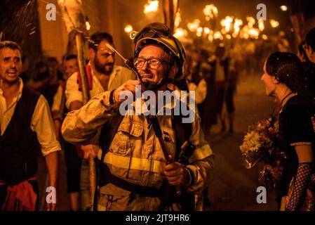 Festival della discesa fiaccolata a la Pobla de Segur in onore della Vergine di Ribera, patrimonio immateriale dell'UNESCO nei Pirenei (Catalogna Spagna) Foto Stock