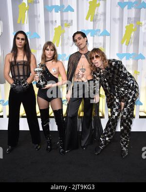 Newark, New Jersey, Stati Uniti. 28th ago, 2022. Maneskin agli arrivi per gli MTV Video Music Awards (VMA) 2022 - Arrivi 1, Prudential Center, Newark, NJ 28 agosto 2022. Credit: Kristin Callahan/Everett Collection/Alamy Live News Foto Stock