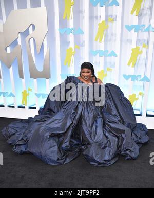 Newark, New Jersey, Stati Uniti. 28th ago, 2022. Lizzo agli arrivi per MTV Video Music Awards (VMA) 2022 - Arrivi 2, Prudential Center, Newark, NJ 28 agosto 2022. Credit: Kristin Callahan/Everett Collection/Alamy Live News Foto Stock