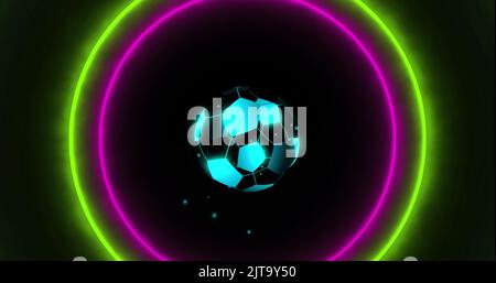Immagine del calcio digitale su cerchi al neon su sfondo nero Foto Stock