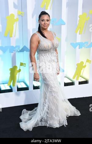 Newark, Stati Uniti. 28th ago, 2022. Tina Barta camminando sul tappeto nero ai Video Music Awards 2022 degli MTV tenutisi presso il Prudential Center di Newark, NJ, il 28 agosto 2022. (Foto di Efren Landaos/Sipa USA) Credit: Sipa USA/Alamy Live News Foto Stock