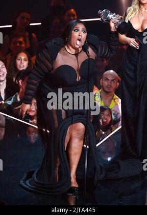 New Jersey, Stati Uniti. 29th ago, 2022. Agosto 28th, 2022. Newark, USA Lizzo sul palco degli MTV Video Music Awards 2022, Prudential Centre, Newark. Credit: Doug Peters/EMPICS/Alamy Live News Credit: Doug Peters/Alamy Live News Foto Stock