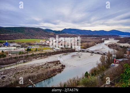 Vista sul fiume Cinca dal borgo medievale di Ainsa, uno dei luoghi più belli della Spagna, Huesca Foto Stock