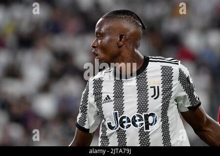 Denis Zakaria della Juventus FC guarda durante la Serie A 2022/23 match tra Juventus FC e COME Roma allo stadio Allianz il 27 agosto 2022 a Torino Foto Stock