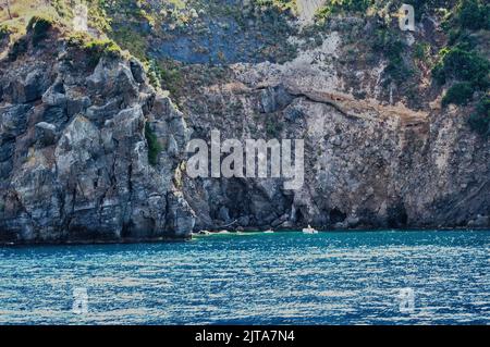 Una panoramica del bellissimo borgo di Lacco Ameno comune dell'isola di Ischia, con le sue splendide spiagge e il suo mare cristallino Foto Stock