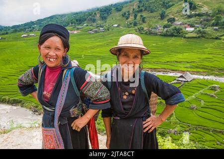 Vietnam, regione di Sapa. Il trekking è l'attrazione più popolare del nord del Vietnam. La tribù Hmong si prende cura della maggior parte dei turisti che visitano Foto Stock