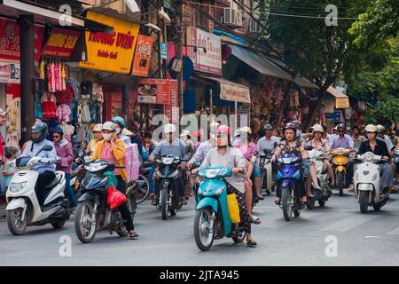 Vietnam, Hanoi traffico occupato tutto il giorno. Foto Stock