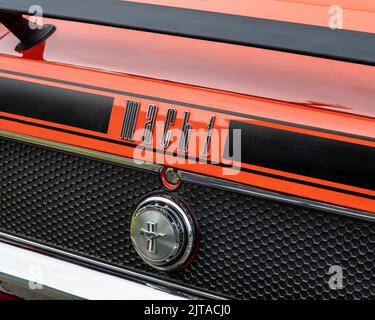 FERNDALE, MI/USA - 20 AGOSTO 2022: Primo piano di un'ala Ford Mustang Mach 1 del 1969 e di un tappo di benzina a Mustang Alley sulla rotta della crociera da sogno di Woodward. Foto Stock