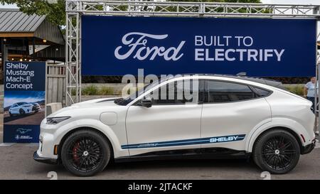 FERNDALE, MI/USA - 20 AGOSTO 2022: Un SUV Shelby Ford Mustang Mach-e Concept a Mustang Alley sulla rotta delle crociere da sogno di Woodward. Foto Stock