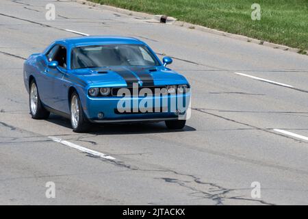 ROYAL OAK, MI/USA - 18 AGOSTO 2022: Un'auto Dodge Challenger sulla rotta Woodward Dream Cruise. Foto Stock