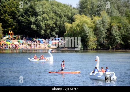 Il Cotswold Water Park vicino a Cirencester, Gloucestershire. Foto Stock