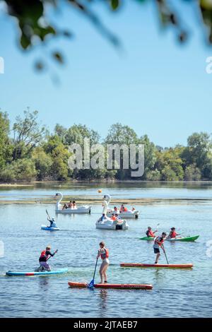 Il Cotswold Water Park vicino a Cirencester, Gloucestershire. Foto Stock