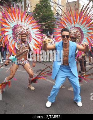 Londra, Regno Unito. 29th ago, 2022. Il Carnevale di Notting Hill torna dopo un periodo di 3 anni di pausa con folle record che assistono. Credit: Brian Minkoff /Alamy Live News Foto Stock