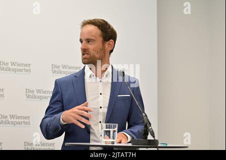 Vienna, Austria. 29th ago, 2022. Conferenza stampa del Partito popolare di Vienna: "Scandalo finanziario Wien Energie? Salvare l'azienda, chiarimento e conseguenze politiche" con il presidente del club Markus Wölbitsch (ÖVP) Foto Stock