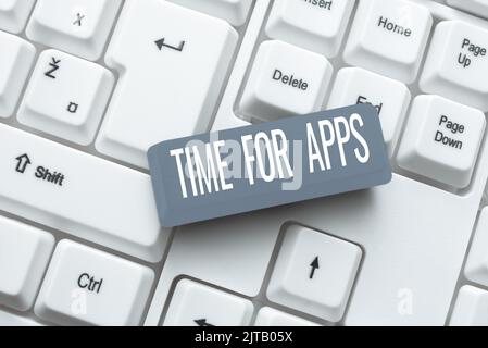 Cartello di testo che mostra il tempo per le applicazioni. Concetto che significa il servizio più completo che aiuta a comunicare più velocemente businessman Holding Search Bar con Foto Stock
