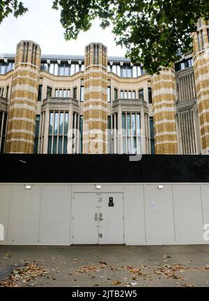 Whitehall, Londra, Regno Unito. 29th ago 2022. Richmond House [Dipartimento per la Salute e la sicurezza sociale] su Whitehall è in fase di ristrutturazione con la Camera dei Comuni per trasferirsi a Richmond House nel 2025 con la terenovazione del Palazzo di Westminster, Credit: Matthew Chattle / Alamy Live News Foto Stock