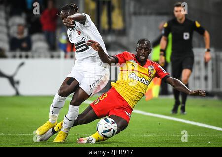 Jeremy DOKU di Rennes e Deiver MACHADO di Lens durante il campionato francese Ligue 1 partita di calcio tra RC Lens e Stade Rennais (Rennes) il 27 agosto 2022 allo stadio Bollaert-Delelis di Lens, Francia - Foto: Matthieu Mirville/DPPI/LiveMedia Foto Stock