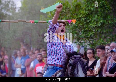 Carrera de Cintas a Caballo alla Feria estiva di Comares, Axarquia, Malaga, Andalucía, Spagna Foto Stock