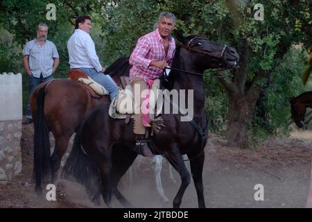 La Carrera de Cintas a Caballo annuale durante la Feria estiva di Comares Pueblo, Axarquia, Malaga, Andalusia, Spagna Foto Stock