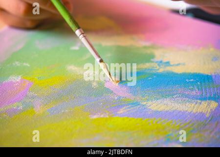 Pennello in vernice acrilica. Lezione di disegno. Foto Stock