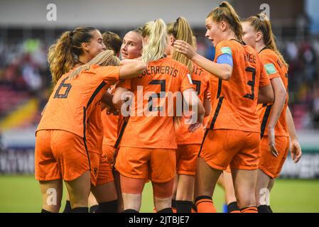 SAN JOSE, Costa Rica: I giocatori dei Paesi Bassi festeggiano il gol segnato da Rosa VAN GOOL (20) durante la partita giocata tra Brasile e Paesi Bassi per la p Foto Stock