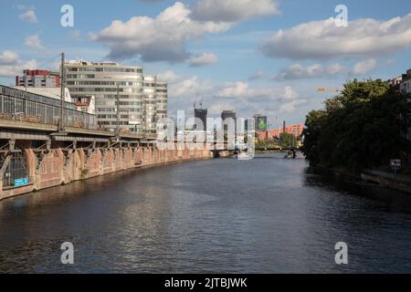 Berlino, Germania. 29th ago, 2022. Il principale fiume Sprea a Berlino, il 29 agosto 2022. (Foto di Michael Kuenne/PRESSCOV/Sipa USA) Credit: Sipa USA/Alamy Live News Foto Stock