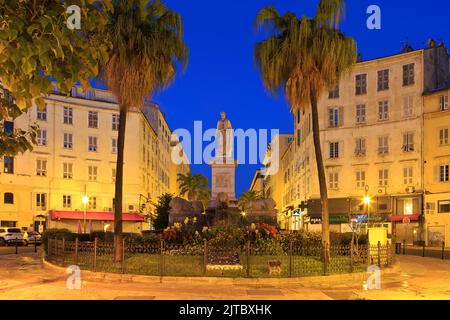 Monumento a Napoleone Bonaparte, primo console della Repubblica dal 1799-1804, vestito in toga romana, ad Ajaccio (Corse-du-Sud), Francia Foto Stock