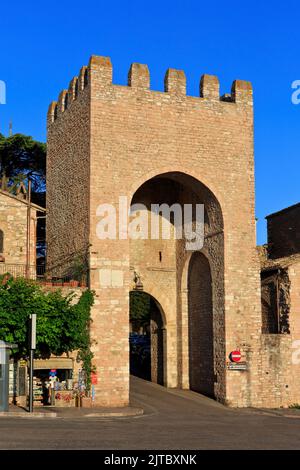 La porta medievale di San Pietro ad Assisi (provincia di Perugia) in Umbria Foto Stock