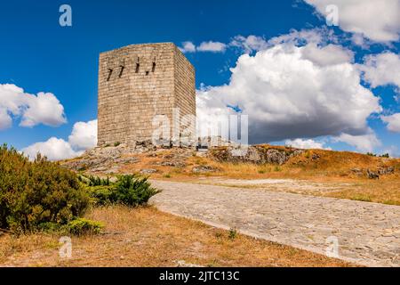 Il Castelo da Guarda è il grande punto panoramico della più alta città portoghese, Guarda, Portogallo Foto Stock