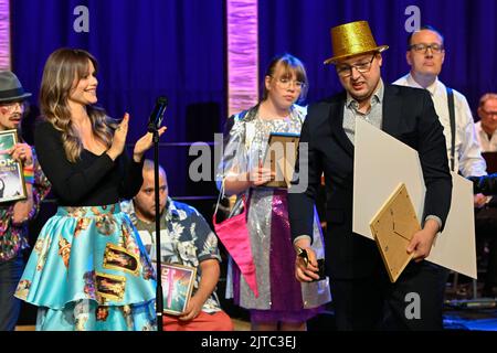 STOCCOLMA 20220829Princess Sofia di Svezia con il vincitore di Funiksfestivalen, Daniel Ousbäck. Funkisfestivalen è il più grande festival musicale svedese per persone con più di 15 anni di disabilità intellettiva e neuropsichiatrica, il lungomare di Stoccolma il lunedì sera. Foto di Jonas Ekströmer / TT / kod 10030 Foto Stock