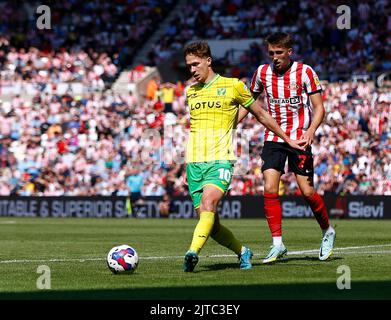 Sunderland, Regno Unito. 27th ago, 2022. Il Kieran Dowell di Norwich City corre con la palla durante la partita del campionato Sky Bet tra Sunderland e Norwich City allo Stadio di luce il 27th 2022 agosto a Sunderland, in Inghilterra. (Foto di Mick Kearns/phcimages.com) Credit: PHC Images/Alamy Live News Foto Stock